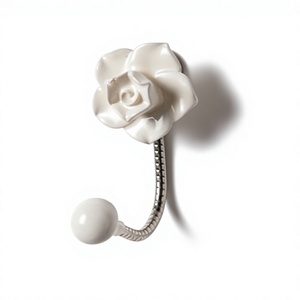 Gancho de Pared con Diseño de Rosa, Autoadhesivo, Gancho Individual para Ropa, Diseño Floral Vintage, Gancho Decorativo - Product Image 1