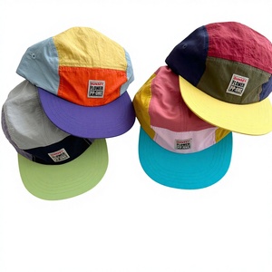 Casquette de baseball coréenne personnalisée, colorée, en cinq pièces, broderie patchwork, acrylique, à visière plate, séchage rapide - Product Image 1
