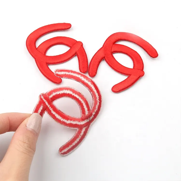 裏地付きカスタムレーザーカット形状3Dフォームループマシンジャケット用の赤い刺Embroideryパッチの鉄