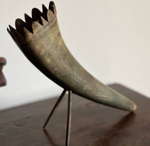 Cuerno Vikingo Tradicional para Beber con Acabado Rústico para Eventos Temáticos Medievales y Fiestas de Disfraces al Mejor Precio - Product Image 1