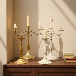 Candélabre en laiton couleur or bougeoirs votifs trois bras bougies support vente anniversaire de mariage - Product Image 1
