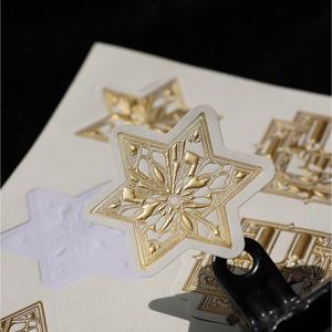 Paquete de etiquetas de vinilo de impresión personalizada de gama alta de lujo, pegatina de lámina dorada en relieve para uso cosmético y artesanal con logotipo personalizado - Product Image 4