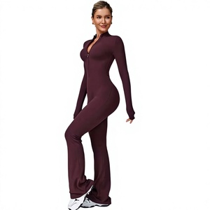 Mono largo de mujer color burdeos con cintura alta, cremallera, ajuste moderno, de poliéster y elastano, estilo urbano. - Product Image 6