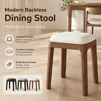 Tabouret de salle à manger sans dossier, siège rembourré crème, structure en bois massif, design compact pour bistro, café et espace repas d'hôtel