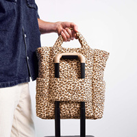 Logo personnalisé marron imprimé léopard en coton matelassé rembourré sac à dos pour femmes sac à dos pour maman sac fourre-tout avec chariot manche traversante
