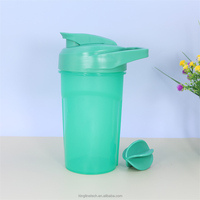 Bouteille shaker de haute qualité sans BPA, fabrication OEM, nouveau design, pour mélanger café, lait et protéines en poudre.