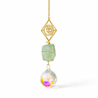 Attrape-soleil en pierre brute de fluorite verte naturelle, ornement suspendu, design soleil et lune, prisme de cristal, décoration de fenêtre