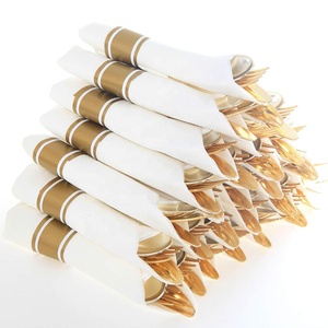 Ensemble de couverts dorés pré-roulés avec serviette aspect lin pour mariage, traiteur, fête, événement – Vaisselle jetable élégante en gros avec logo personnalisé - Product Image 5