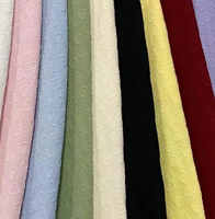 Usine directe de haute qualité tissé Polyester Textile Jacquard doux tissus en relief pour les robes d'amant