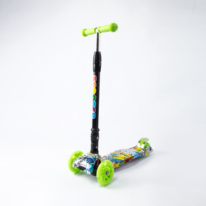 Skuter Mini Anak Roda Empat Desain Grafiti Baru dengan Roda PU, Tinggi Dapat Disesuaikan untuk Usia 3-7 Tahun - Product Image 4