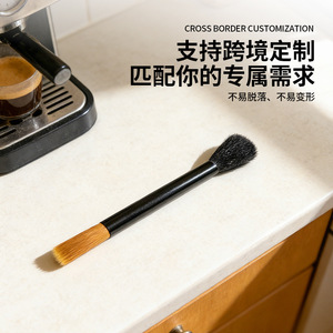 Cepillo de limpieza de doble cabezal Chef Season Show para máquinas de café y molinillos, con mango de plástico, para bares y cafeterías - Product Image 4