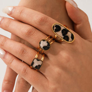 KITI Leopard Stof Accent Gouden Kleur Ringen PVD 18K Goud Verguld Roestvrij Staal Niet-Aanslaande Trend Ringen - Product Image 1