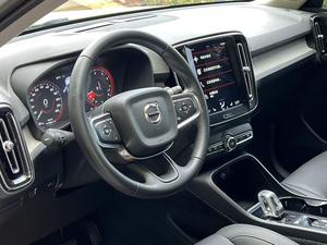 Voiture d'occasion <span class=keywords><strong>Volvo</strong></span> <span class=keywords><strong>XC40</strong></span> T4 AWD 2021, SUV Premium d'occasion, conduite à gauche, automatique, robuste, design urbain compact scandinave, haute technologie, 190 ch, 300 Nm - Product Image 5