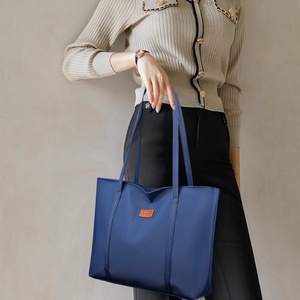 Sacs à main en PU pour femmes de haute qualité avec logo personnalisé, sacs à bandoulière tendance pour femmes avec logo imprimé, vente directe d'usine - Product Image 3