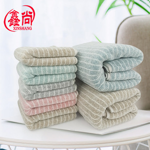 Serviette de bain en polaire corail Xinshang 70x140cm, rayée, absorbante, séchage rapide, serviette de plage rectangulaire, couleur unie - Product Image 5