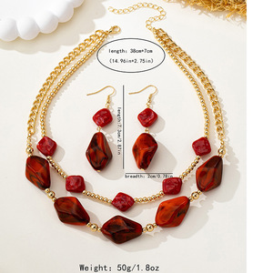 Set di Gioielli da Donna Placcati Oro 2 Pezzi, Collana Multistrato con Perline in Resina e Orecchini Pendenti, Stile Vintage con Effetto Marmo Rosso a Spirale, per Feste - Product Image 2