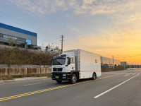 Véhicule chirurgical mobile SITRAK 4x2 personnalisé avec deux portes d'entrée, camion de salle d'opération d'urgence