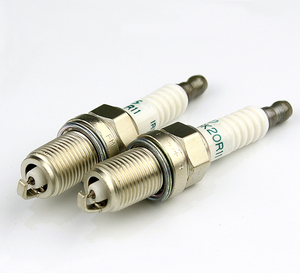 이리듐 자동차 점화 플러그 SK20R11 3297 인기 자동차 점화 플러그 도매 자동차 부품 점화 플러그 중국 공장 - Product Image 1