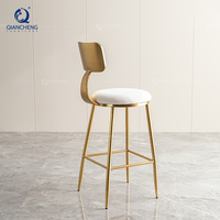 QIAN CHENG neue Rückenlehne Kunstleder Messing Metall gepolstert Barhocker Hochstuhl Tisch Set Lieferanten Luxus Club Silla Bar