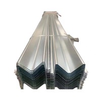 Système de montage de panneaux solaires photovoltaïques durable de type M avec canal de support pour gouttière et gestion des câbles pour drainage de toiture