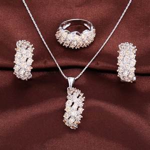 Parures de Bijoux Style Populaire de Dubaï pour Femme avec Bagues, Boucles d'Oreilles et Colliers en Plaqué Or 18k et Zircon Cubique Brillant Façon Diamant - Product Image 3