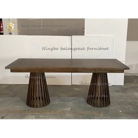 Table de salle à manger moderne en bois massif de location de style rustique pour événements de mariage à l'extérieur