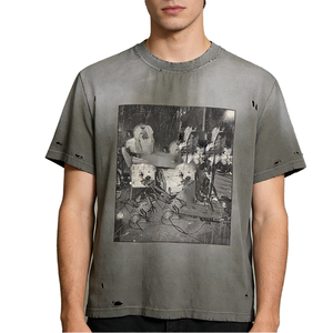 T-shirt gris oversize pour homme avec impression photo, design vieilli, style streetwear, manches courtes, col rond, en jersey de coton - Product Image 1