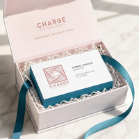 Cartes personnalisées imprimées avec bords peints et logo géométrique pour directeurs de studio et créateurs – Lots en gros