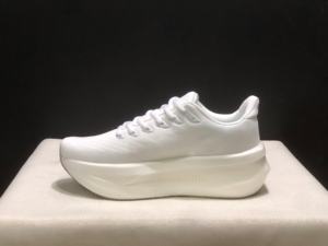 รองเท้ากีฬาราคาโรงงาน รองเท้าวิ่ง รองเท้าเทรนนิ่ง รองเท้าวิ่ง Glycerin Max 2 สีขาวล้วน - Product Image 3