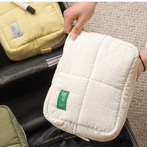 Sac cosmétique imperméable en nylon Yuanben, grande capacité, multifonctionnel, pour le rangement des articles de toilette et du maquillage en voyage - Product Image 2