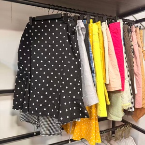 Gonne <span class=keywords><strong>in</strong></span> Cotone Usate di Alta Qualità per Donna, <span class=keywords><strong>Abbigliamento</strong></span> Casual da Ufficio, Vestiti di Seconda Mano <span class=keywords><strong>in</strong></span> Balle, <span class=keywords><strong>Abbigliamento</strong></span> Usato Premium - Product Image 6