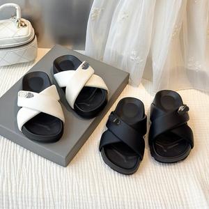 Pantofole Morbide per Bambini 2026 Nuovo Stile di Design Comode Scarpe da Casa per Ragazzi e Ragazze Leggere e Traspiranti - Product Image 4