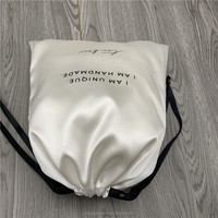Sacs d'emballage pour maillots de bain en satin blanc 25*30cm avec cordon noir, grand sac anti-poussière en satin avec logo