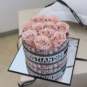 ดอกกุหลาบโรซ่า เอเทอร์น่า ของขวัญวันแม่ วันวาเลนไทน์ วันรับปริญญา วันขอบคุณพระเจ้า  ดอกกุหลาบธรรมชาติ  บรรจุในกล่องอะคริลิค  คงสภาพได้นาน 3-5 ปี - Product Image 3
