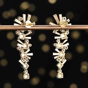 SGARIT Joyería Fina, Pendientes de Esmeralda Verde Muzo Natural de 3.32ct, Oro de 18K con Detalles de 104 Zafiros Blancos - Product Image 4