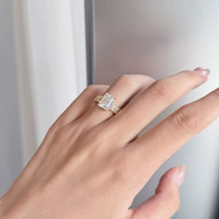 Bagues de fiançailles classiques en or jaune 18 carats avec diamant de laboratoire taille émeraude, simples et élégantes, pour femmes, avec bande de bague en diamant de laboratoire.