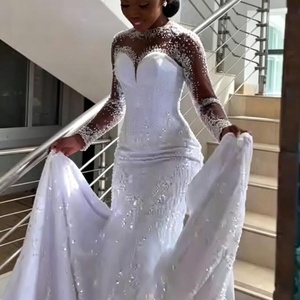 Vestido de Novia Sirena de Manga Larga con Cuello Alto y Efecto Ilusión, Bordado a Mano, de Satén Ajustado, Ideal para Curvas, Colección 2026 - Product Image 1