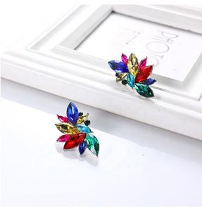 Boucles d'oreilles tendance en alliage de zinc de style européen et américain, élégantes, avec cristaux et diamants, fleurs symétriques, clous d'oreilles papillon, ailes d'animaux, scintillantes - Product Image 6