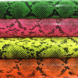 Faux <span class=keywords><strong>cuir</strong></span> synthétique imprimé motif <span class=keywords><strong>peau</strong></span> de serpent fluorescent néon pour sacs - Product Image 3