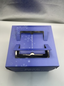 Hộp bánh gợn sóng tùy chỉnh có tay cầm, in bốn màu bên ngoài và cửa sổ trong suốt phía trên - Product Image 2