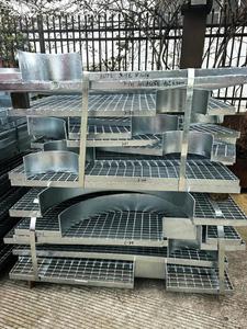 Rejilla de Acero Galvanizado Soldada y Dentada de Primera Calidad, Anticorrosiva, con Diseño Industrial para Seguridad y Estabilidad en Escaleras - Product Image 5