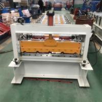Machine de formage à froid pour panneaux légers en PVC ondulé, tuiles trapézoïdales et tôles de toiture