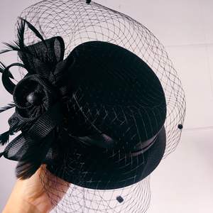 Chapeau de cérémonie pour femmes en satin noir et blanc, à large bord, pour mariage, Kentucky Derby, courses de chevaux, fête, enterrement, chapeaux d'église <span class=keywords><strong>pas</strong></span> chers pour femmes - Product Image 6