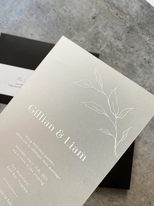 ชุดเ<span class=keywords><strong>ค</strong></span>รื่องเขียนงานแต่งงาน กระดาษเวลลัมโปร่งแ<span class=keywords><strong>ส</strong></span>งทัน<span class=keywords><strong>ส</strong></span>มัย พร้อมหมึกสีขาว <span class=keywords><strong>เมนู</strong></span>งานแต่งงานแบบโ<span class=keywords><strong>ค</strong></span>้ง พร้อมการ์ดตอบรับ และซองจดหมาย<span class=keywords><strong>ส</strong></span>ีดำด้าน - Product Image 6