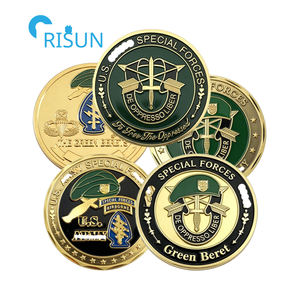 Décapsuleur commémoratif personnalisé avec médaillon de vétéran des Forces Spéciales et pièce de défi Béret Vert - Product Image 1