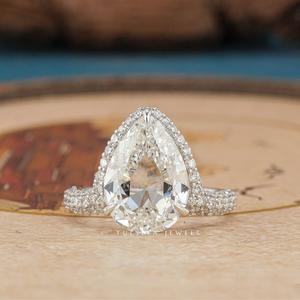 Magnifiques bagues en diamant provenant de collections de joaillerie fine, conçues pour mettre en valeur la beauté, la brillance et l'élégance de chaque diamant. - Product Image 1