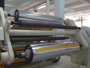 Rouleau <span class=keywords><strong>Jumbe</strong></span> de qualité alimentaire BOPP Flim Fabrication chinoise Film de stratification étanche à l'humidité 10u avec surface brillante - Product Image 2