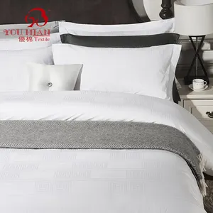 Soft Natural Comfort White Christmas Luxury Bedding Sets King Size Strip Quilting Bedding Set