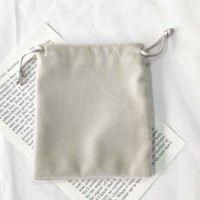 Pochette à bijoux personnalisée en velours avec cordon de serrage, sac de rangement doux au toucher suédé pour collier, boucles d'oreilles, bague, emballage de bijoux de marque