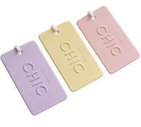 Étiquettes suspendues personnalisées en papier imperméable et étiquettes de vêtements avec cordon pour l'impression de cartes rigides pour l'habillement